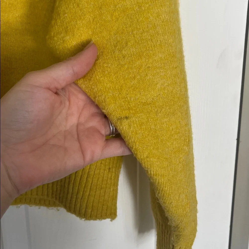 H&M Mustard Yellow Women's Turtleneck Sweater - Picture 3 of 4